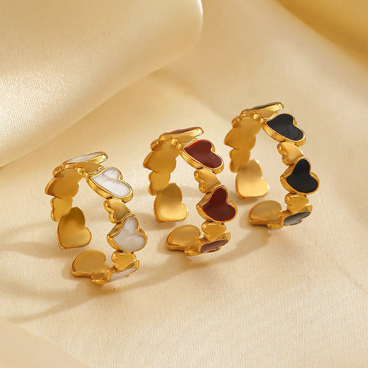 Precioso anillo de acero inoxidable en forma de corazones.